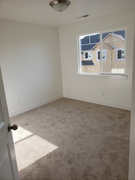 Building Photo - 1545 N 3860 W