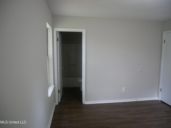 Building Photo - 6525 Lynnfield Rd