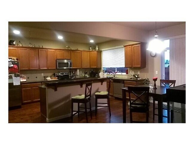 Building Photo - Now taking apps. Freestone Station, All ne...