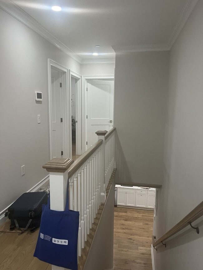 Building Photo - 4 Bedroom-No Broker Fee!