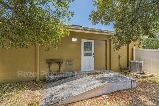 Building Photo - 465 Rio Grande Ln