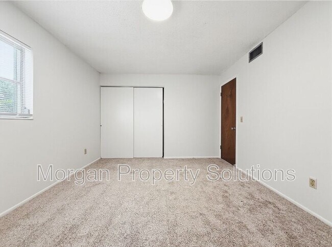 Building Photo - 1221 Poinsettia Ave