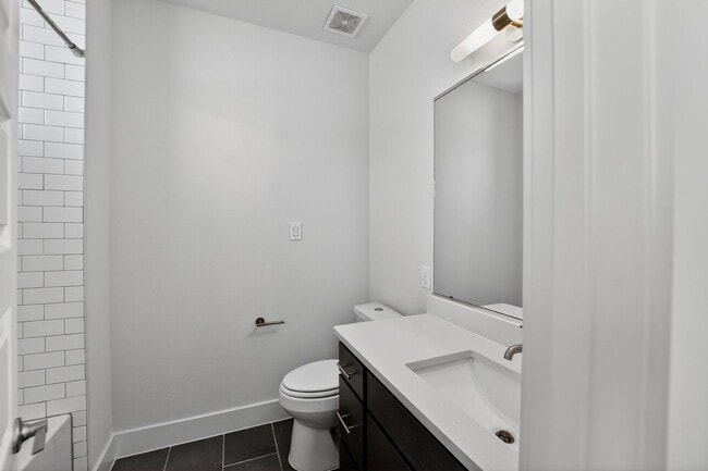 Building Photo - 4 Week Free Move-In Incentive!! Modern Luxury Townhome in Gated Community – Rooftop Balcony & Pre...