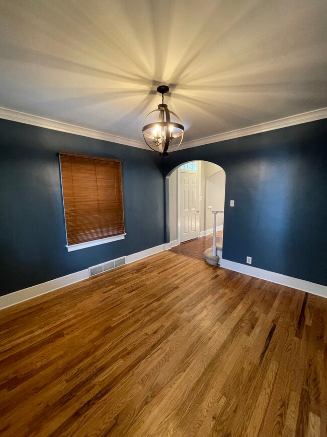 Building Photo - 2318 Storm St