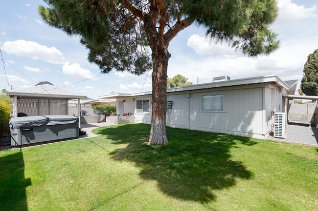 Building Photo - 2237 E Hillery Dr