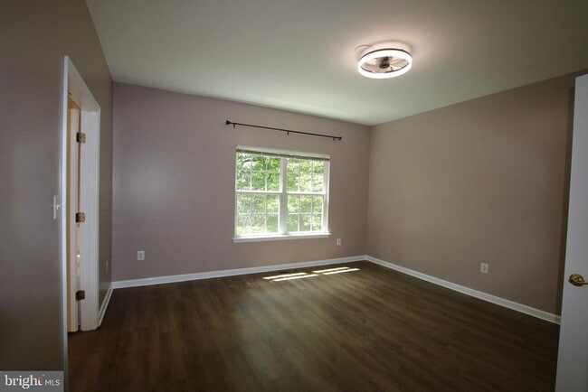 Building Photo - 622 Tailgate Terrace