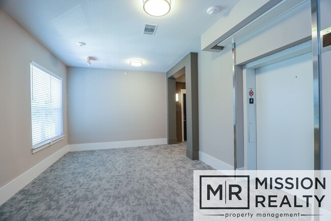 Building Photo - Beautiful 1 Bedroom, 1 Bathroom Condo in t...