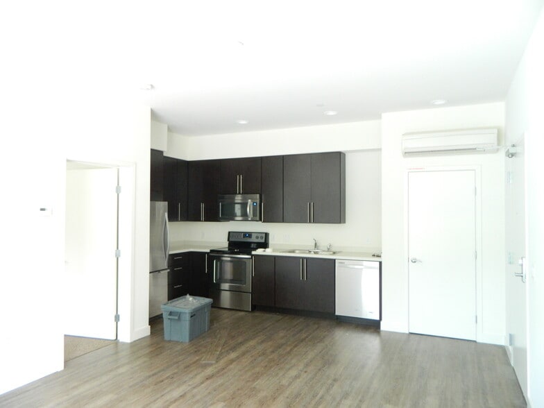 #26-101 - Millhouse West