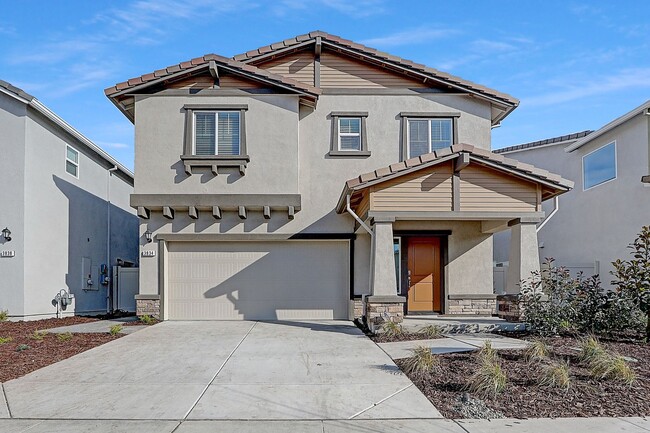 Primary Photo - 4 YEARS NEW, FULLY FURNISHED 4 BEDROOM, 2....