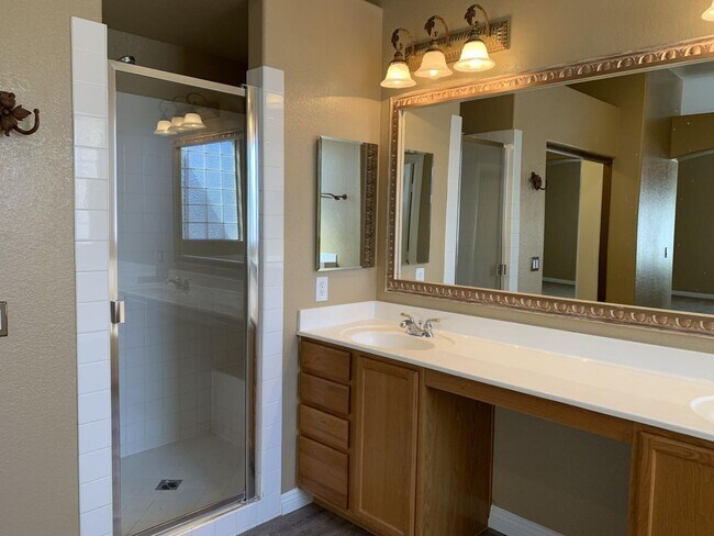 Building Photo - Single Story Northwest Home