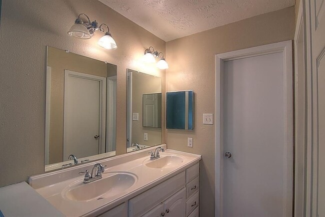 Building Photo - 1111 Jack Block Ct