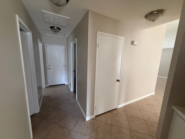 Building Photo - Remodeled Three Bedroom Two Bath in Hemet!
