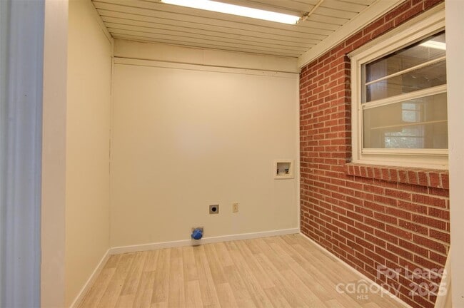 Building Photo - 607 W 19th Ave