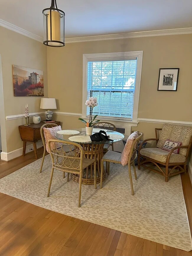 Dining room - 4405 W Franklin St