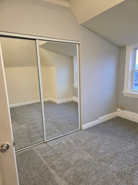 Building Photo - 5487 Hays St