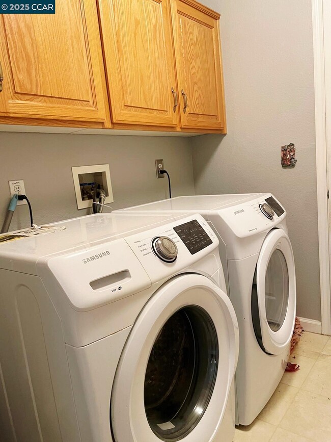 Building Photo - 5224 Cedar Ridge Way