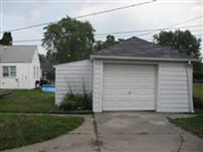 Building Photo - 3 Bedroom, 1 Bath Home Move-In Ready! Sec....