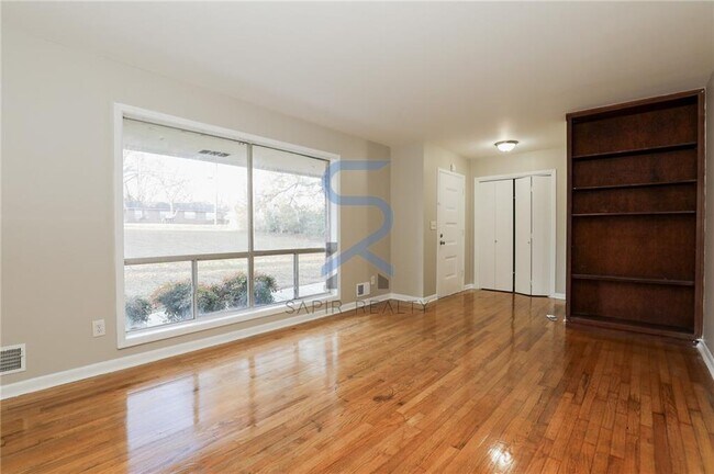 Building Photo - 507 Menefee St