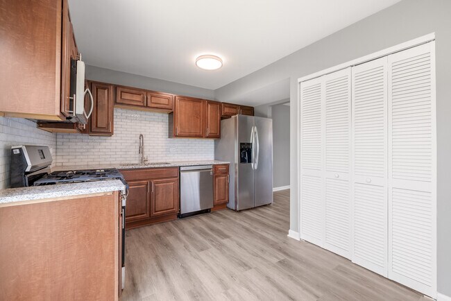 Building Photo - 462 Degas Cir