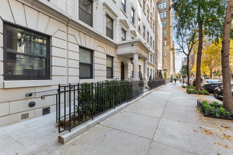 Building Photo - 33 E 22nd St