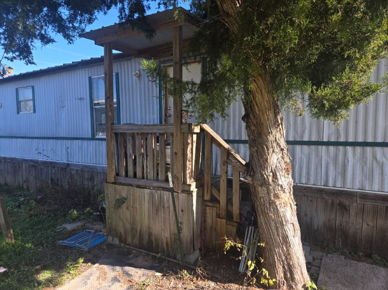 Building Photo - 1801 S Business 45