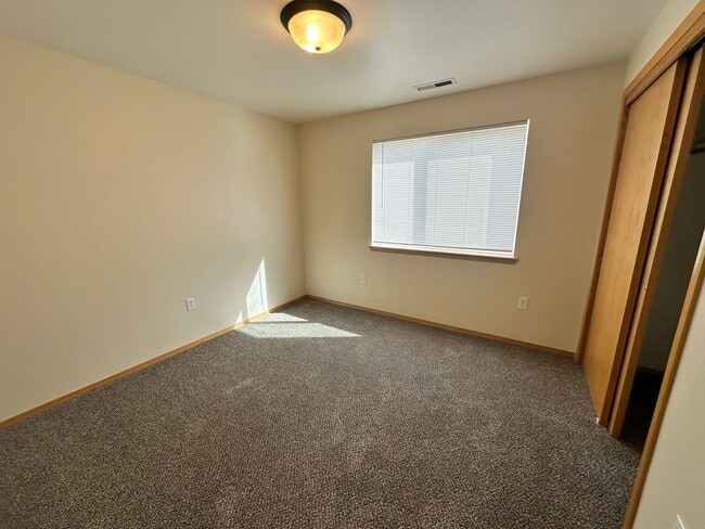 Building Photo - 4 Bedroom 3 Bathroom Home with Attached Garage, AC, and 2 Separate Living Areas!