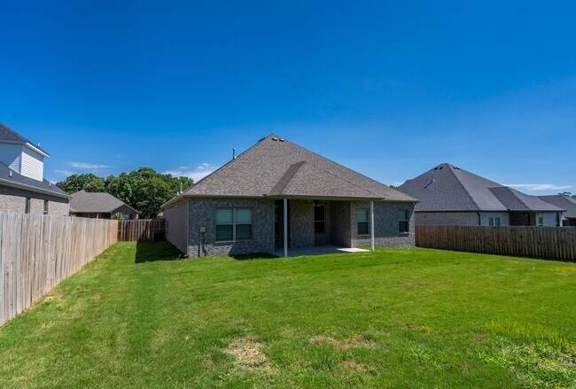 Building Photo - Like new 4BR Farmington home! LOADED with upgrades! Don't miss out!