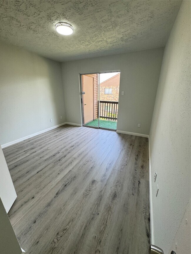 Building Photo - 10555 Turtlewood Ct