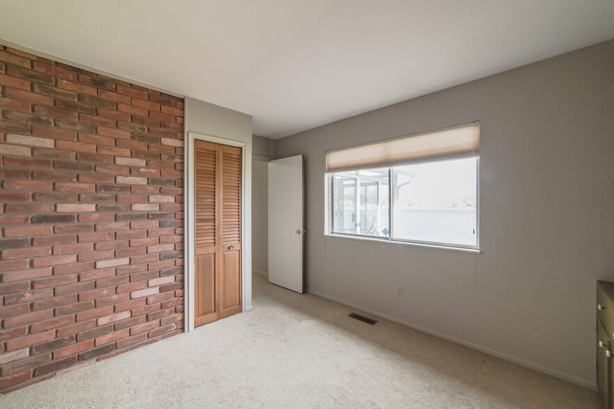 Building Photo - 1587 3 Lakes Dr