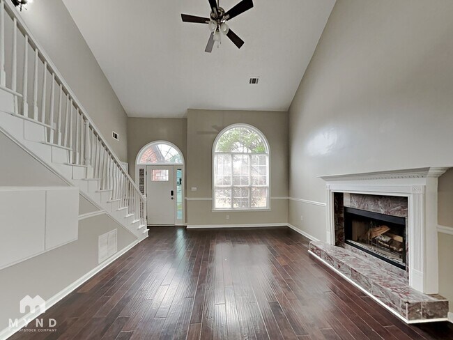 Building Photo - 3600 Clearview Dr