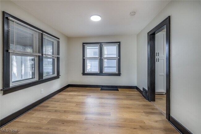 Building Photo - 849 Glenn St