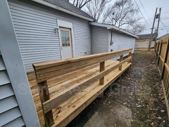 Building Photo - 1715 S 9th St