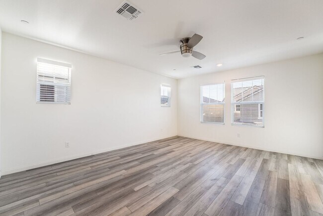 Building Photo - Modern Living in Inspirada Community!