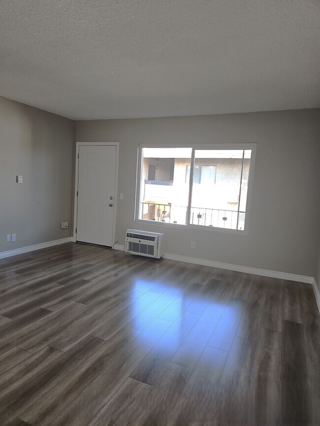 Building Photo - 8936 Cedros Ave