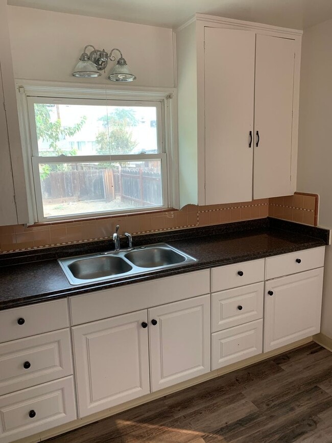 Building Photo - 2 Bedroom 1 Bath