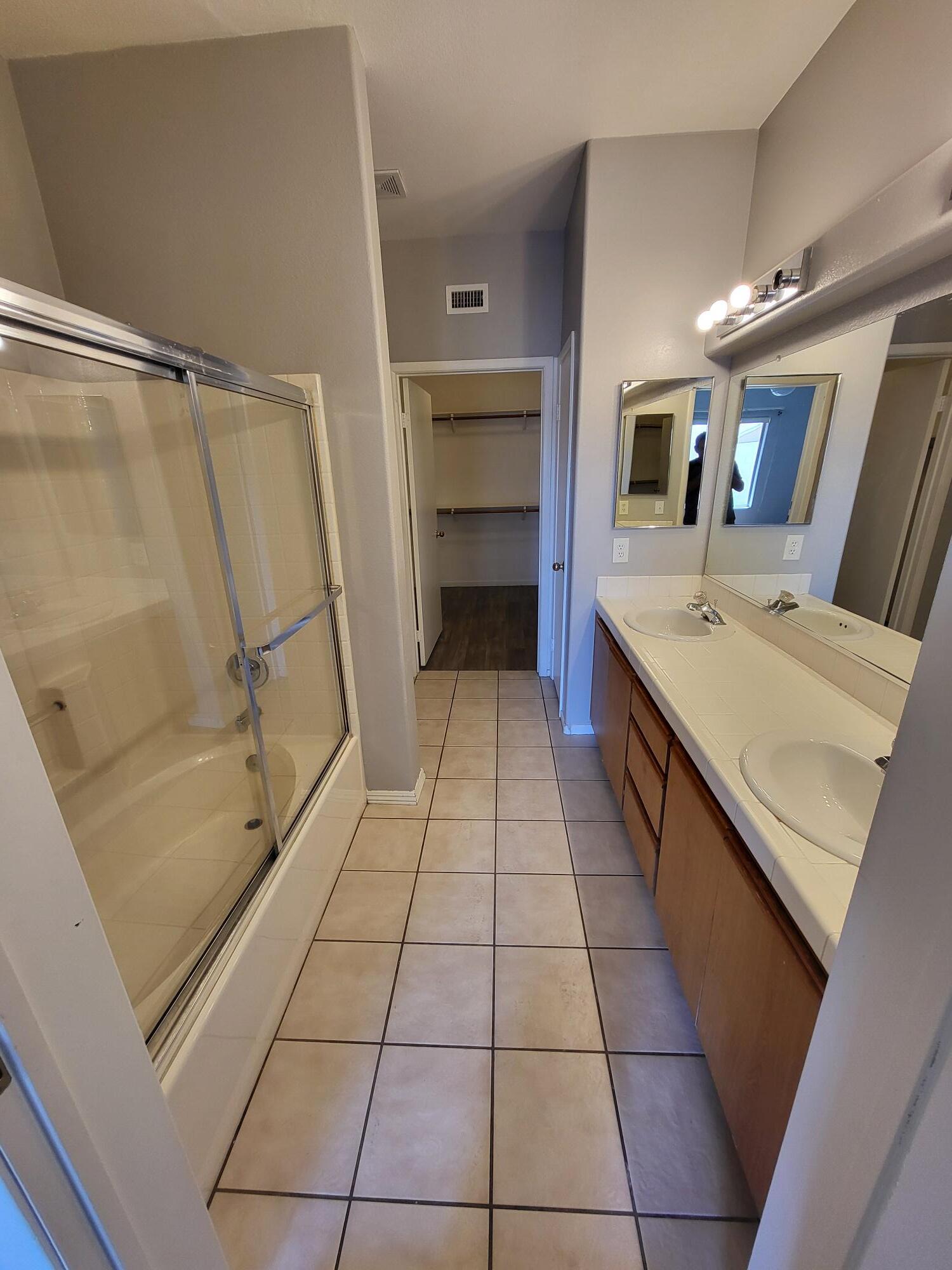 Building Photo - 6201 E Lake Mead Blvd