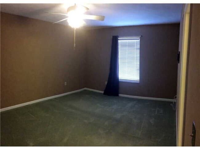 Building Photo - 407 Redwood Ct