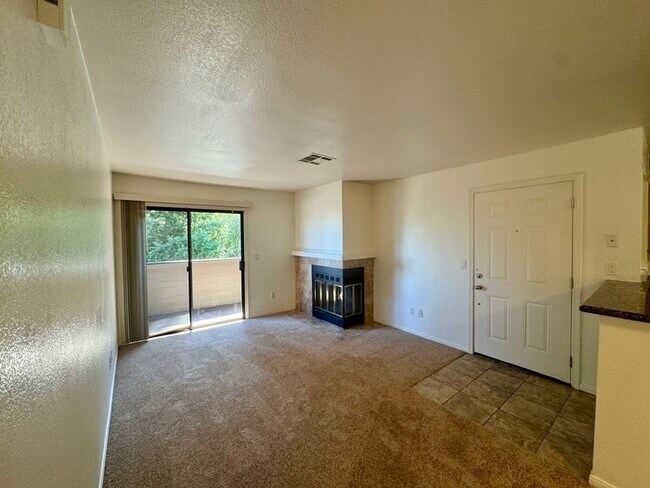 Building Photo - Charming 1 bedroom, 1 bathroom condo in Sacramento