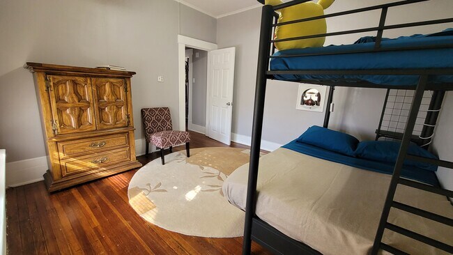 Building Photo - 1601 N Broadway St