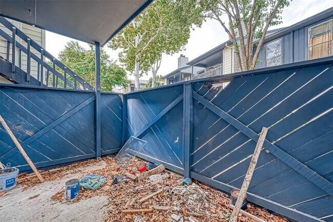 Building Photo - 9009 Richmond Ave.