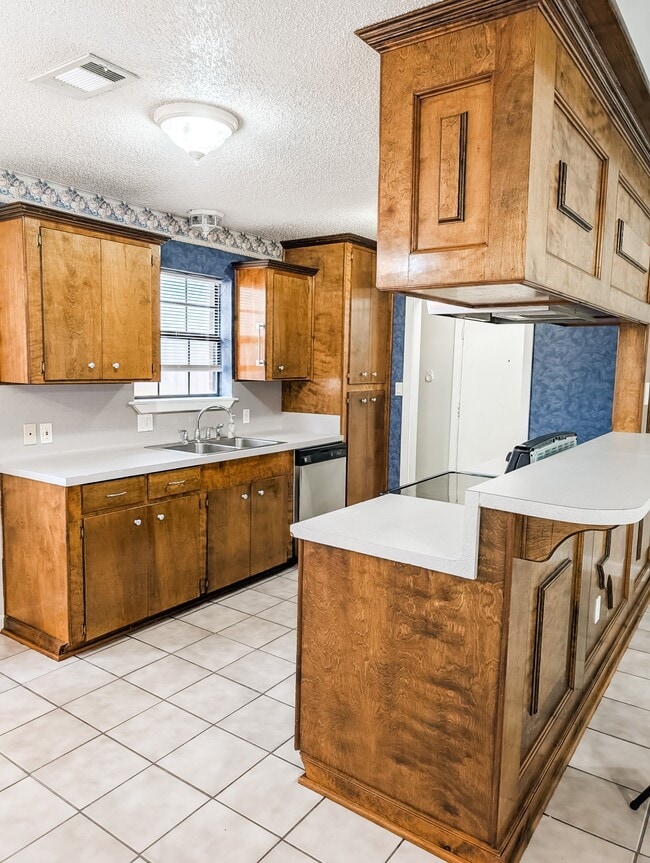 Building Photo - 11020 San Jacinto Dr