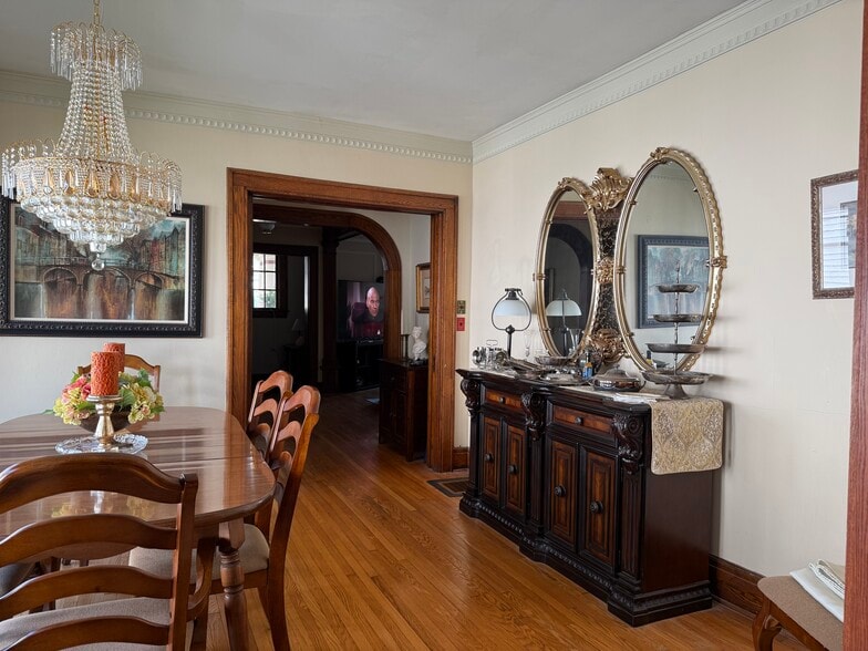 Building Photo - 519 E Monroe St