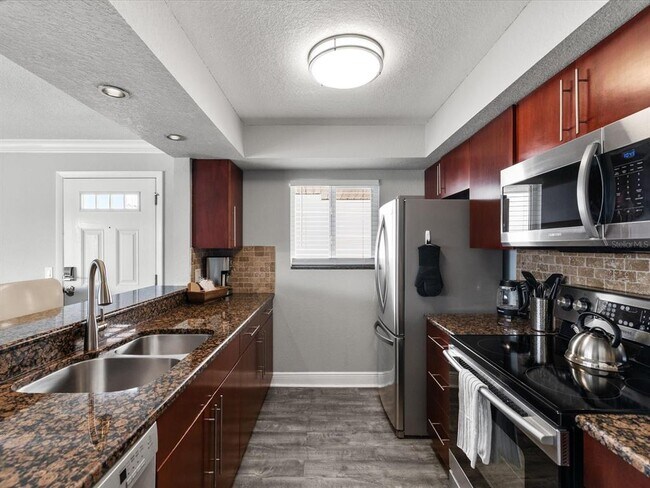 Building Photo - 185 Brightwater Dr