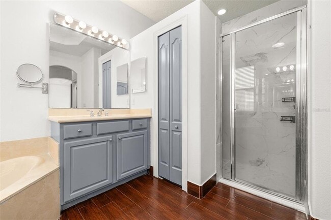 Building Photo - 9484 Walnut Crest Dr