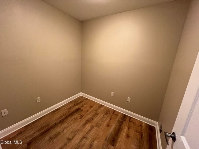 Building Photo - 733 Broadway