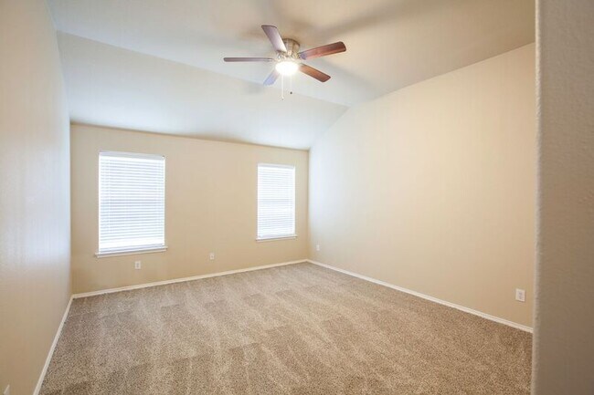 Building Photo - 709 Alder Dr