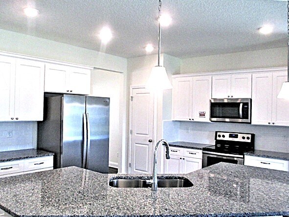 Building Photo - 898 Sunny Stroll Dr