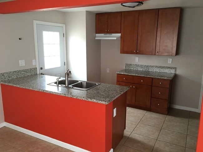 Kitchen - 644 W 3rd St