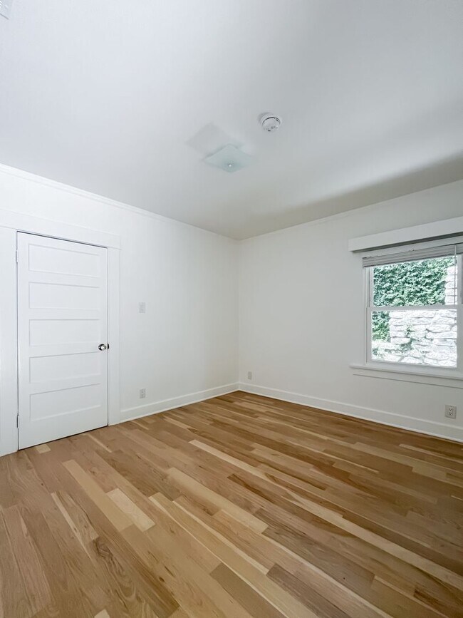 Building Photo - Unbelievable Stand-Alone 2-Bedroom House in Prime West Hollywood Hills
