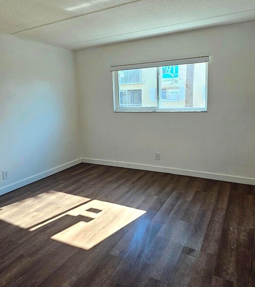 Building Photo - 1501 Crescent Cir